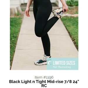 Zyia Light and Tight Black RC (recycled content)